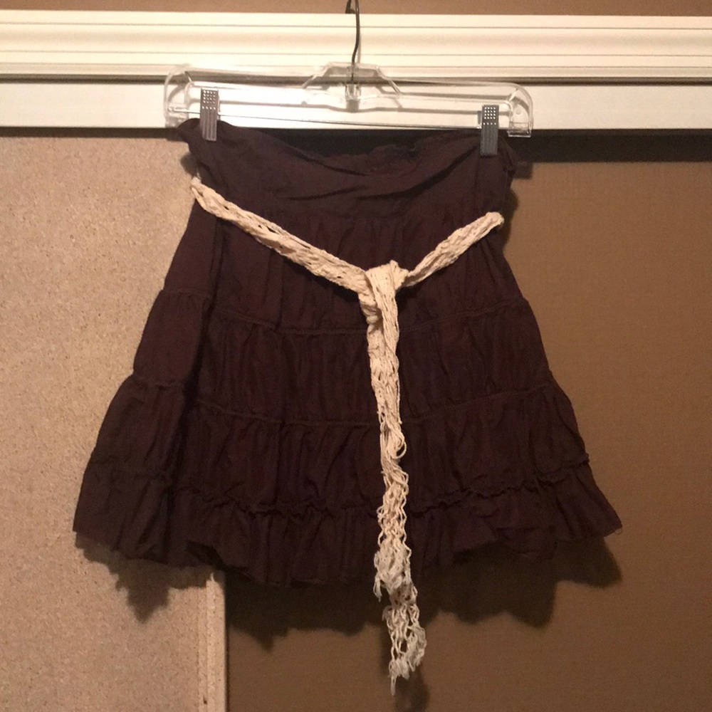 Short skirt with woven ivory belt